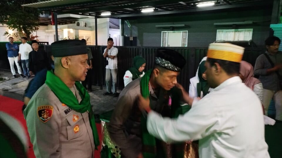 Dampingi Wakapolres, Kapolsek Pondok Gede Pastikan Keamanan Maulid Akbar Sukses dan Kondusif