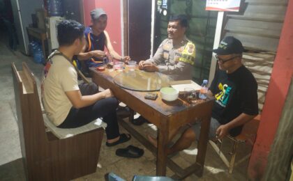 Patroli Dini Hari Polsek Jatisampurna Sambangi Pos Satkamling Kp. Pondok Ranggon