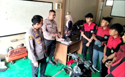 Kapolsek Bekasi Selatan Jadi Bapak Asuh, Edukasi Pelajar SMK Teratai Putih Global 1