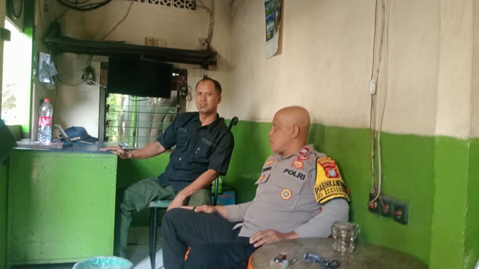 BHABINKAMTIBMAS BANTARGEBANG SAMBANGI POS SATPAM PERUSAHAAN TEKANKAN PENGAMANAN CCTV
