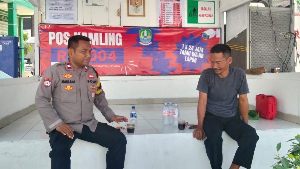 Antipasi Gangguan Siang Hari, Bhabinkamtibmas Jatiasih Sambangi Pos Kamling Kebantenan