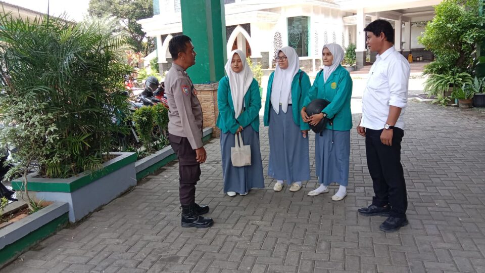 Perkuat Program Jaga Pelajar, Bhabinkamtibmas Bojong Rawalumbu Sambangi SMKS Bhakti Kartini
