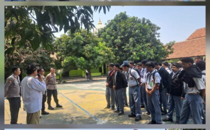 Cegah Keterlibatan Pelajar dalam Demo dan Tawuran, Kapolsek Medansatria Sambangi SMK Ekuin Pangeran Jayakarta