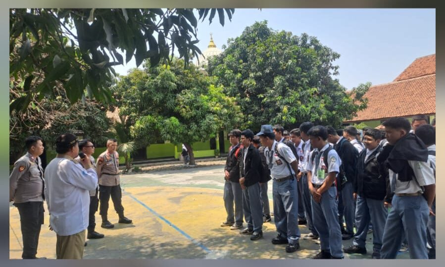 Cegah Keterlibatan Pelajar dalam Demo dan Tawuran, Kapolsek Medansatria Sambangi SMK Ekuin Pangeran Jayakarta