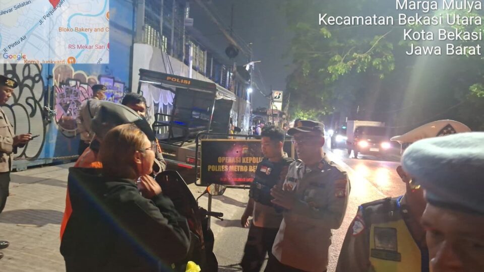 PATROLI RUTIN TIM 3 PRESISI BEKASI KOTA JELAJAHI SEJUMLAH RUAS JALAN CEGAH GUANTIBMAS MALAM