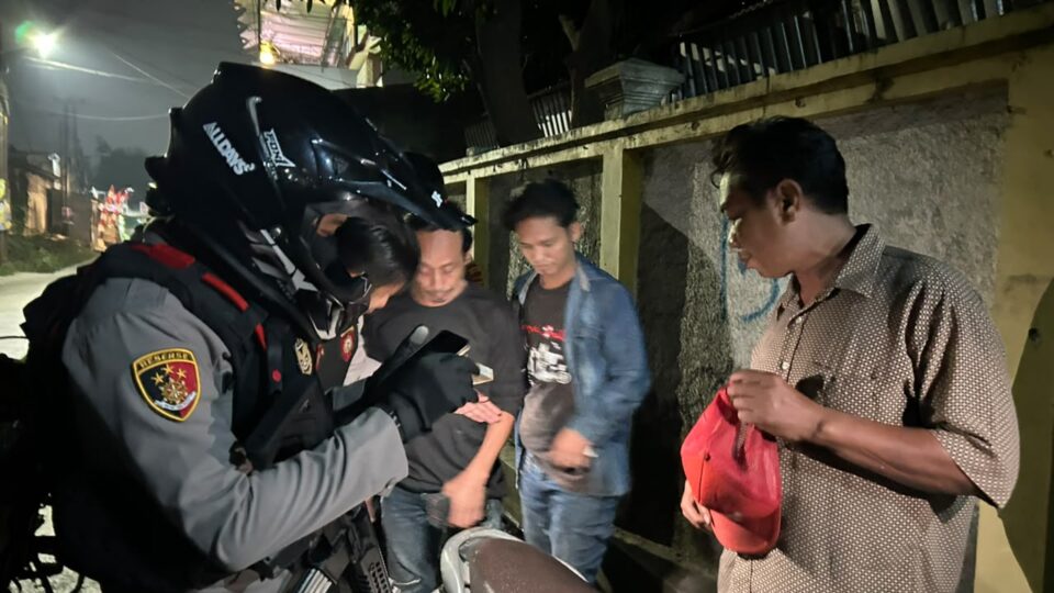 Patroli Dialogis Tim Badak Sambangi SPBU dan Pos Kamling di Wilayah Jatiasih