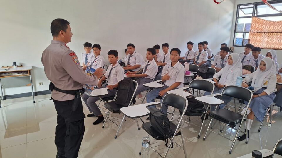 Edukasi Cegah Kenakalan Remaja, Polsek Medan Satria Sambangi SMK Cipta Karya