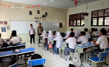 Polsek Bekasi Selatan Gencarkan Program Jaga Pelajar, Sampaikan Maklumat Perlindungan Pelajar di SMKN 9 Bekasi