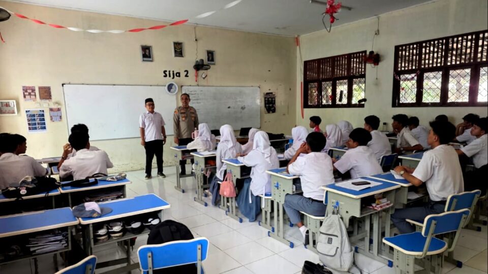 Polsek Bekasi Selatan Gencarkan Program Jaga Pelajar, Sampaikan Maklumat Perlindungan Pelajar di SMKN 9 Bekasi