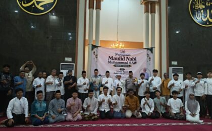Bhabinkamtibmas Cimuning Sinergi Hadiri Peringatan Maulid Nabi di Masjid Ar-Rahman