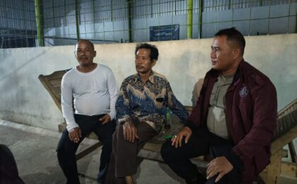 Patroli Malam Bhabinkamtibmas Cimuning di Kampung Cibitung Seberang