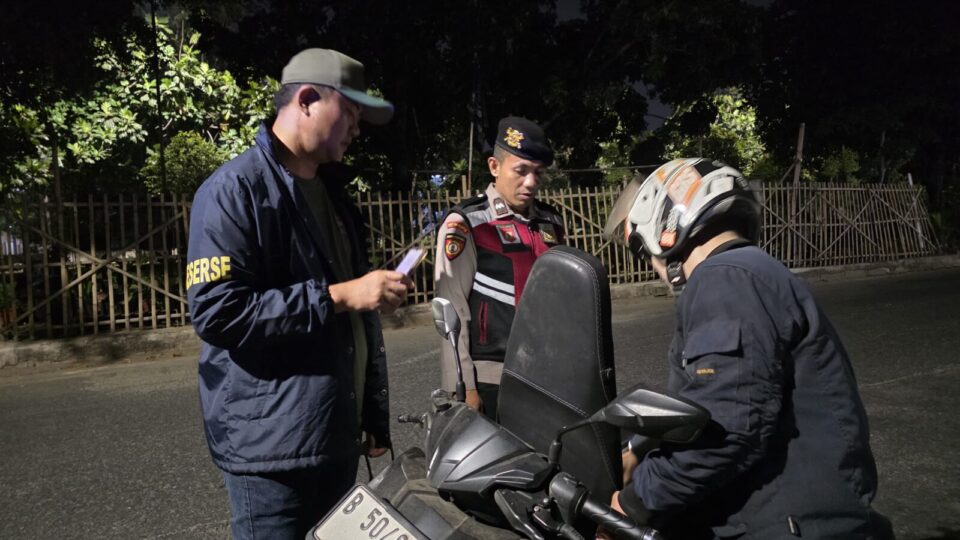 RUTIN JAGA KAMTIBMAS, POLSEK RAWALUMBU GELAR RAZIA STASIONER