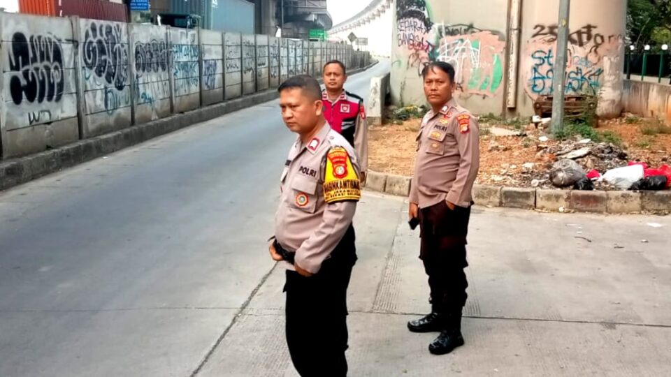Jaga Jakarta On The Spot: Cegah 3C dan Tawuran, Polsek Bekasi Selatan Gelar Strong Point di Cikunir Raya