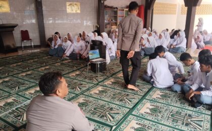 On The Spot, Jaga Pelajar, Polsek Pondok Gede Edukasi Siswa SMKS Hutama Bijak Gunakan AI