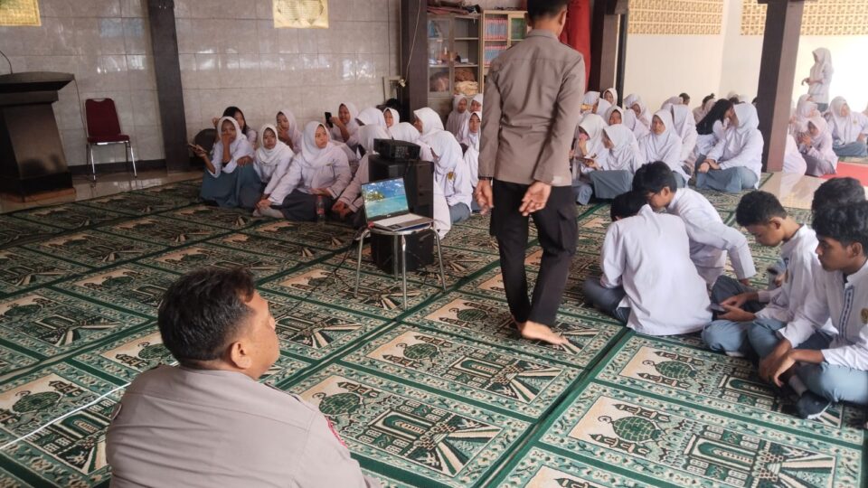 On The Spot, Jaga Pelajar, Polsek Pondok Gede Edukasi Siswa SMKS Hutama Bijak Gunakan AI