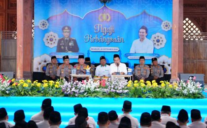 Ngaji Gus Baha Satukan Santri dan Jajaran Polri Se-Indonesia, 42 Ribu Peserta Gaungkan Semangat Kebangsaan