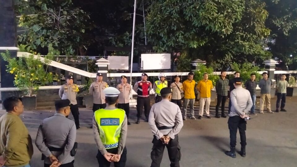 Jaga Jakarta On The Spot, Berikan Rasa Aman Masyarakat Kapolsek Bekasi Barat Pimpin Razia Stasioner dan Patroli