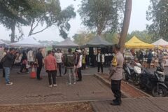 Pemantauan Pedagang Pasar Pagi, Bhabinkamtibmas Pastikan Situasi Kondusif Jelang Kunjungan Menko