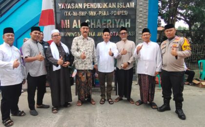 Maulid Nabi Muhammad SAW 1448 H di Masjid Al Khoiriyah Cimuning, Bhabinkamtibmas Hadir Pastikan Kegiatan Kondusif
