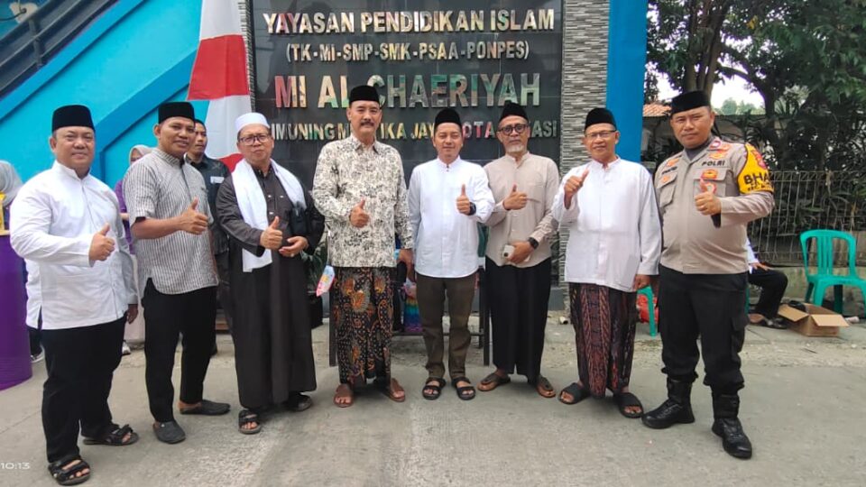 Maulid Nabi Muhammad SAW 1448 H di Masjid Al Khoiriyah Cimuning, Bhabinkamtibmas Hadir Pastikan Kegiatan Kondusif
