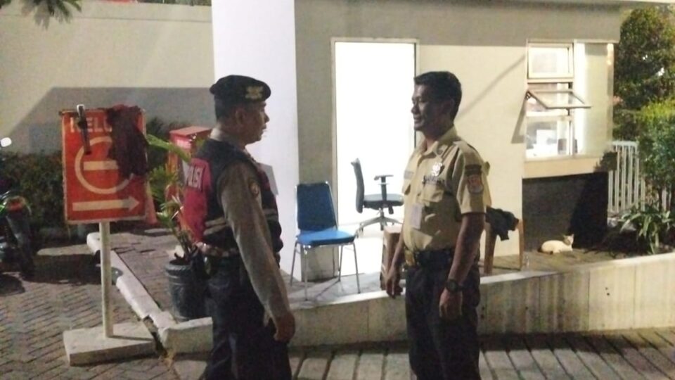 PATROLI DIALOGIS MALAM HARI SAT SAMAPTA POLRES METRO BEKASI KOTA DI KANTOR BANK BNI JL. A. YANI BEKASI SELATAN