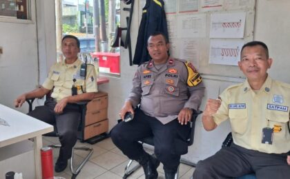 Bhabinkamtibmas Margajaya Kunjungi Pos Keamanan, Perkuat Kewaspadaan Cegah Gangguan Kamtibmas
