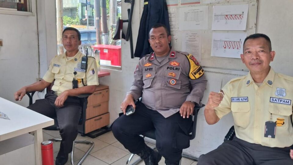 Bhabinkamtibmas Margajaya Kunjungi Pos Keamanan, Perkuat Kewaspadaan Cegah Gangguan Kamtibmas