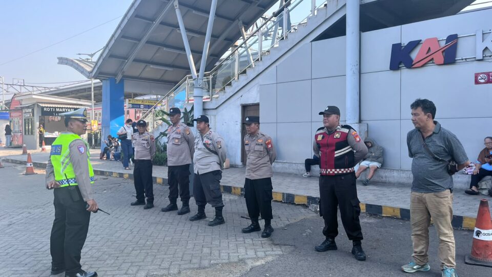 Polres Metro Bekasi Kota Gelar Gladi Simulasi Penyekatan di Stasiun Kranji