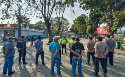 Polsek Bekasi Utara Gelar Apel Simulasi Penyekatan di Stasiun Bekasi