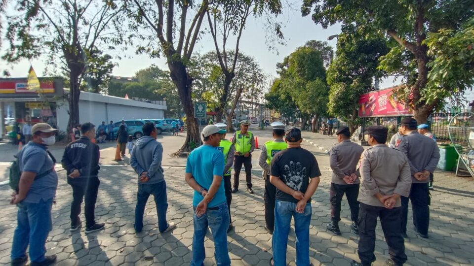 Polsek Bekasi Utara Gelar Apel Simulasi Penyekatan di Stasiun Bekasi