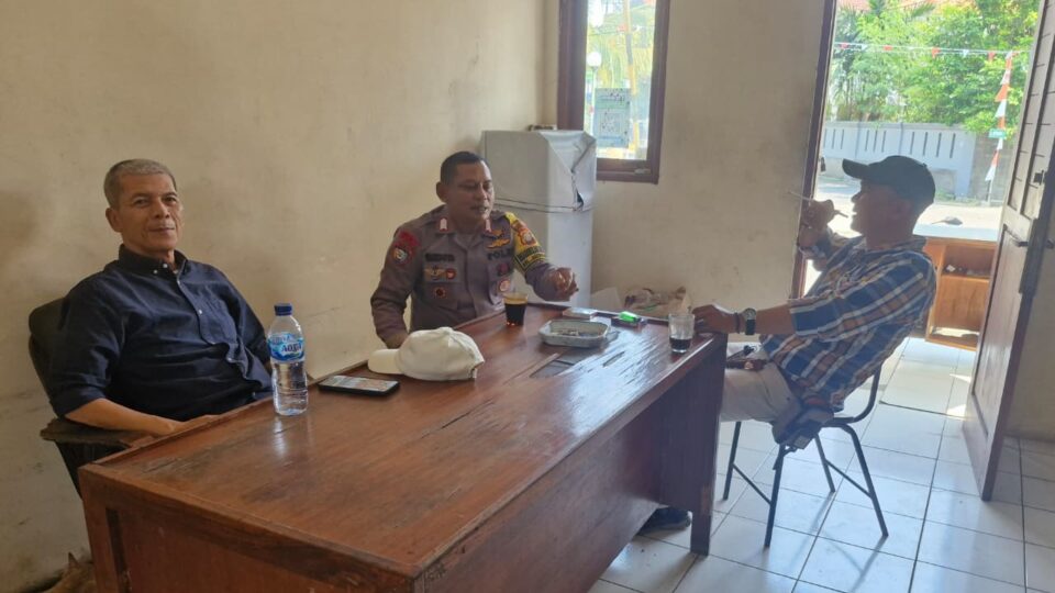 Sosialisasi Layanan 110 di Komplek DDN Jatiwaringin, Bhabinkamtibmas Tekankan Informasi Bertanggung Jawab