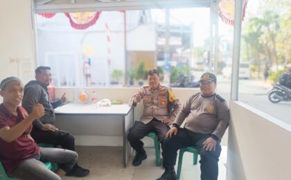 Sambangi Pos RW 22 Jakasampurna, Bhabinkamtibmas Sosialisasi Layanan Pengaduan WhatsApp SPKT