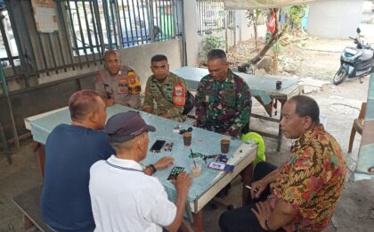 Sinergitas TNI-Polri Sambangi Tokoh Masyarakat Jaticempaka, Sosialisasikan Call Center 110