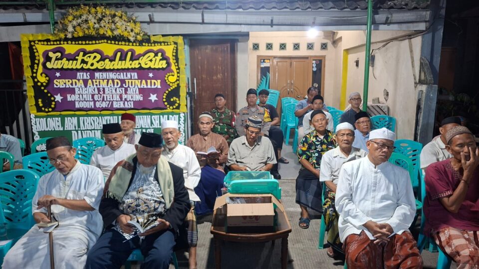 Sinergitas TNI-Polri dan Warga Margahayu Gelar Doa Bersama Malam Ke-7 Almarhum Serda Ahmad Junaidi