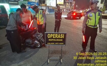 POLSEK JATIASIH RUTIN GELAR RAZIA STASIONER DAN PATROLI WILAYAH ANTISIPASI KEJAHATAN JALANAN DEMI WUJUDKAN RASA AMAN DAN KONDUSIF