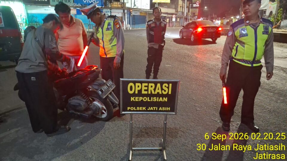 POLSEK JATIASIH RUTIN GELAR RAZIA STASIONER DAN PATROLI WILAYAH ANTISIPASI KEJAHATAN JALANAN DEMI WUJUDKAN RASA AMAN DAN KONDUSIF