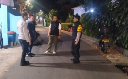 Sisir Area Rawan Subuh Hari, Bhabinkamtibmas Jatiwarna dan Jatirahayu Gelar Patroli Bersama