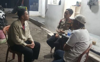 Kunjungi Warga di Area Ruko Permata, Bhabinkamtibmas Jatirahayu Ingatkan Bahaya Judi Online