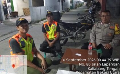 Sambangi Pos Keamanan Perum PUP, Bhabinkamtibmas Kaliabang Tengah Perkuat Koordinasi Satpam