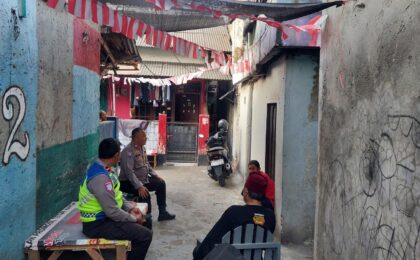 Kunjungi Tokoh Masyarakat Pondok Ungu, Polsek Medan Satria Sosialisasi Call Center 110