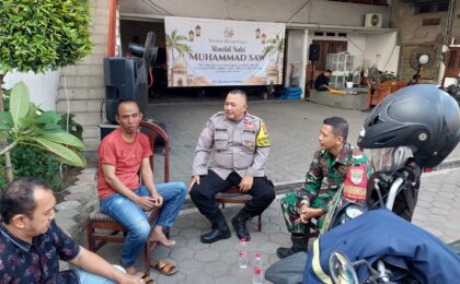 Perkuat Sinergitas TNI-Polri, Bhabinkamtibmas dan Babinsa Sambangi Pengurus RT di Medan Satria
