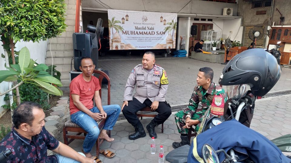 Perkuat Sinergitas TNI-Polri, Bhabinkamtibmas dan Babinsa Sambangi Pengurus RT di Medan Satria