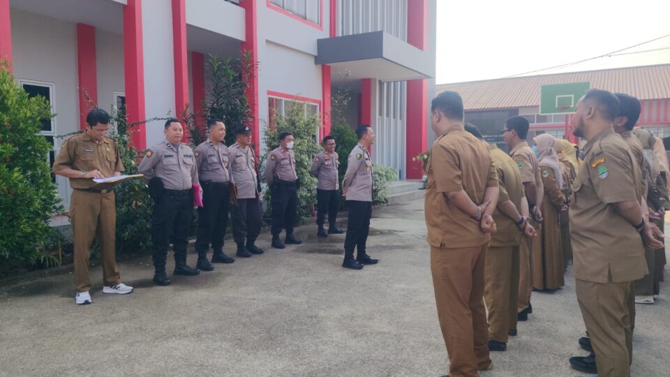 Polri Laksanakan Pendampingan dan Cek Kesehatan Siswa di SMKN 15 Padurenan