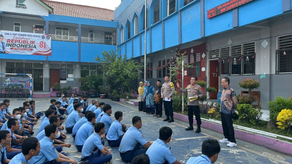 Jalankan Peran 'Orang Tua Asuh', Polsek Bantargebang Kunjungi SMK Sumberdaya Mustikasari