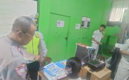 Edukasi 'Pelajar Beken', Polsek Medan Satria Sambangi SMK Patriot 1 Kalibaru