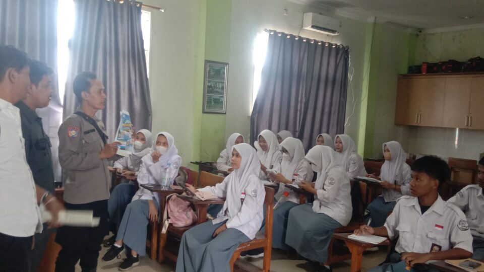 Dorong Semangat 'Jaga Pelajar', Polsek Bekasi Barat Kunjungi SMKS Bina Mandiri Bintara Jaya