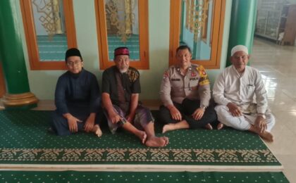 Pererat Komunikasi Jalur Keagamaan, Bhabinkamtibmas Mustikasari Gelar Jum'at Keliling