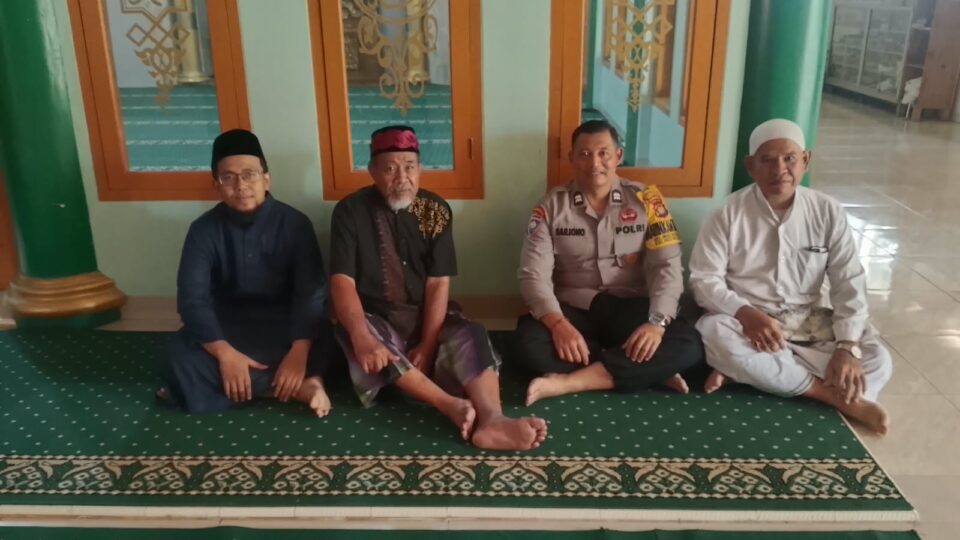 Pererat Komunikasi Jalur Keagamaan, Bhabinkamtibmas Mustikasari Gelar Jum'at Keliling