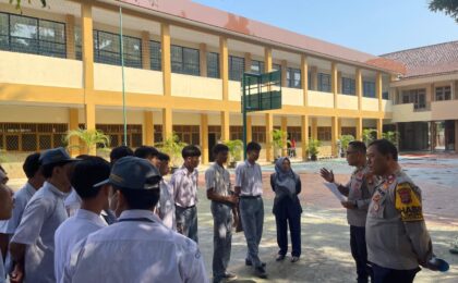 Hadir Sebagai 'Orang Tua Asuh', Polres Metro Bekasi Kota Kunjungi SMK Teratai Putih Global 4 Mustikajaya