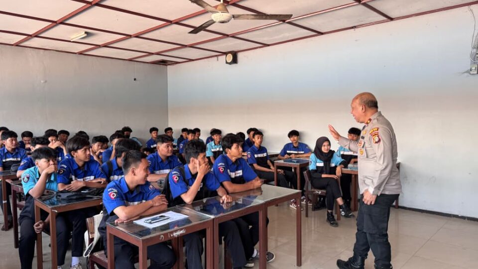 Kapolsek Bantargebang Sosialisasikan Maklumat Kapolres, Ajak Pelajar Bijak Sikapi Ajakan Unjuk Rasa